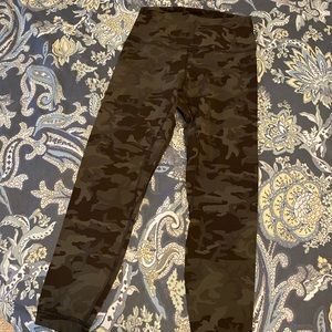 Lululemon green camo align 7/8 pants